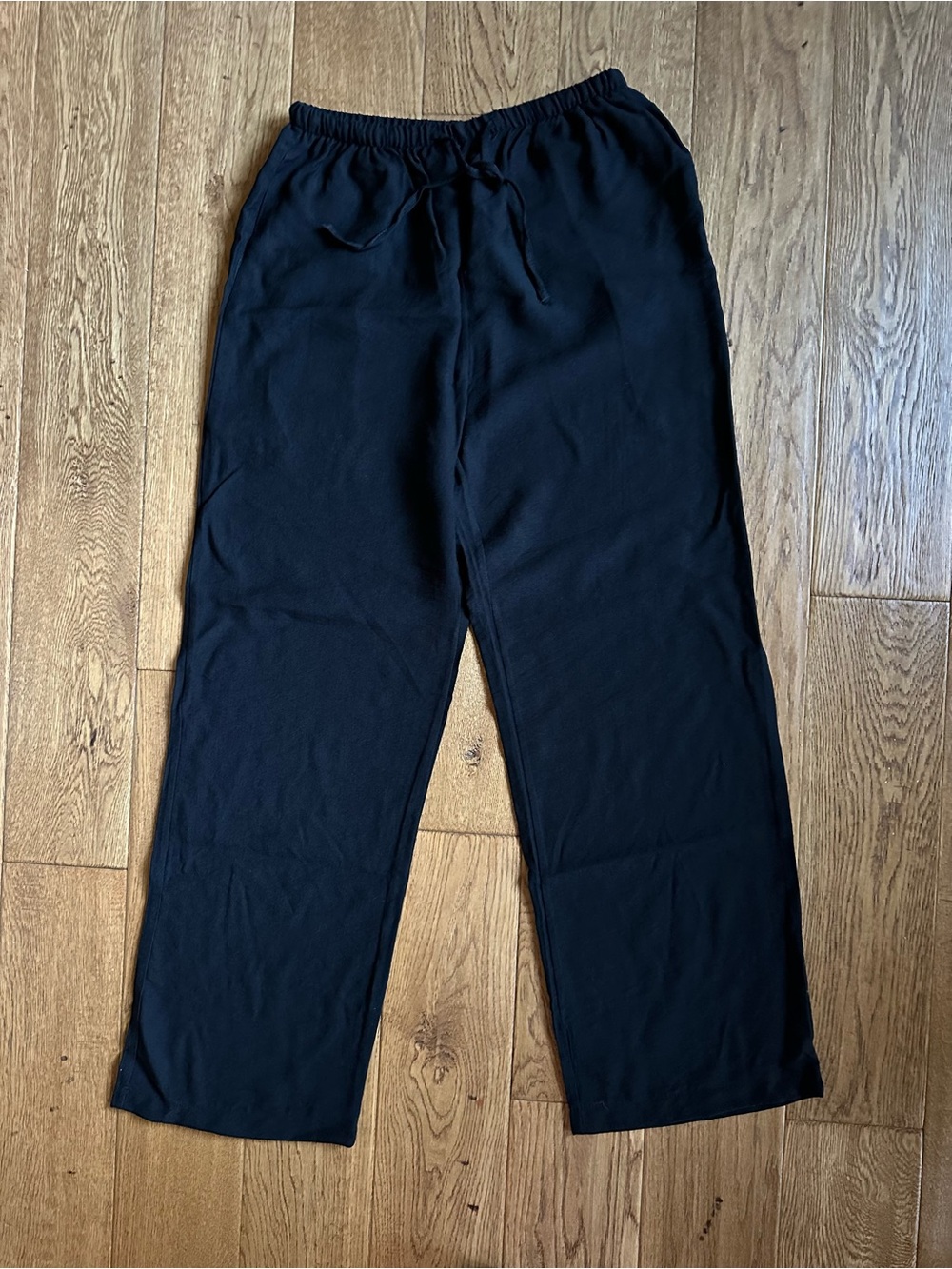 🌿 SHEIN Black wide leg pants.